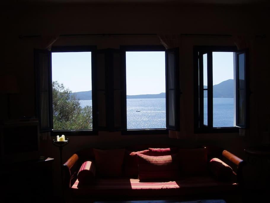 Villa With Breathtaking Views And Private Beach Agios Dimitrios  Екстер'єр фото