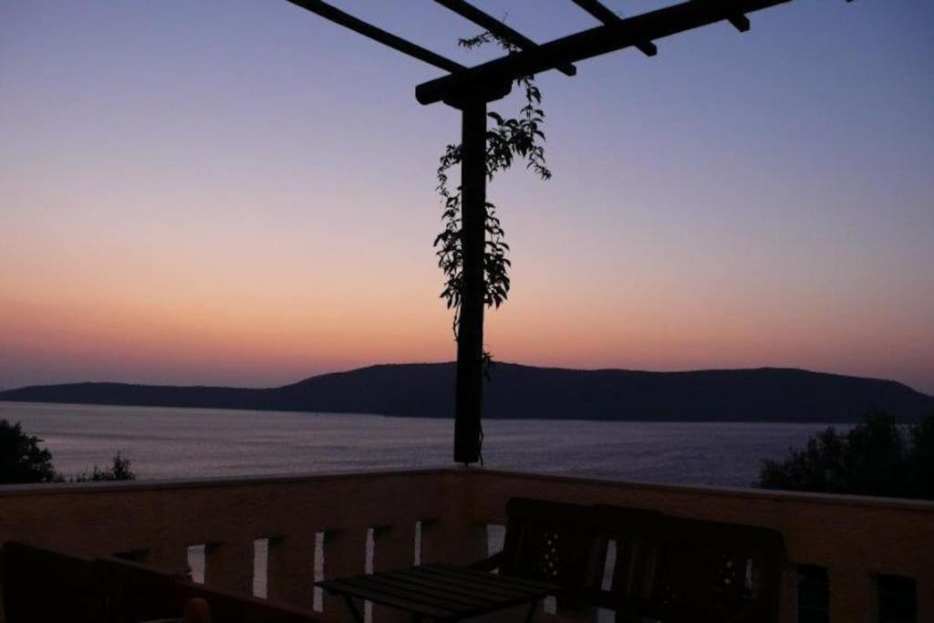 Villa With Breathtaking Views And Private Beach Agios Dimitrios  Екстер'єр фото